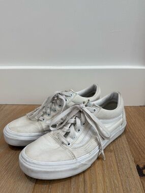 Classic Low-Top Van’s Women’s Sneakers